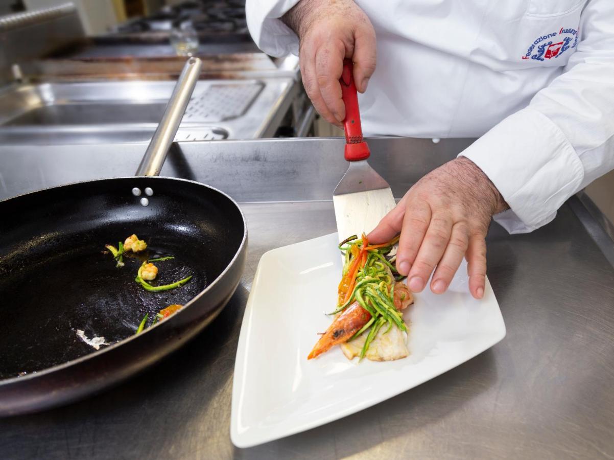 Hotel Orizzonte 벨레지아아지마리나 외부 사진