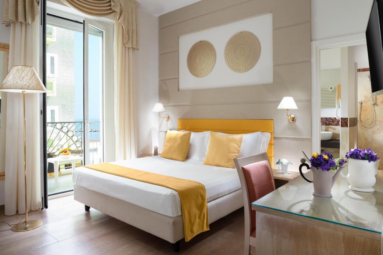 Hotel Orizzonte 벨레지아아지마리나 외부 사진